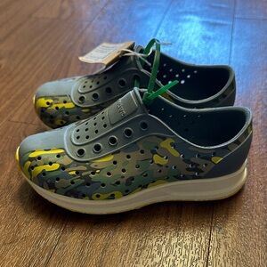 Native Kids Camo Water Shoes - Green and Yellow